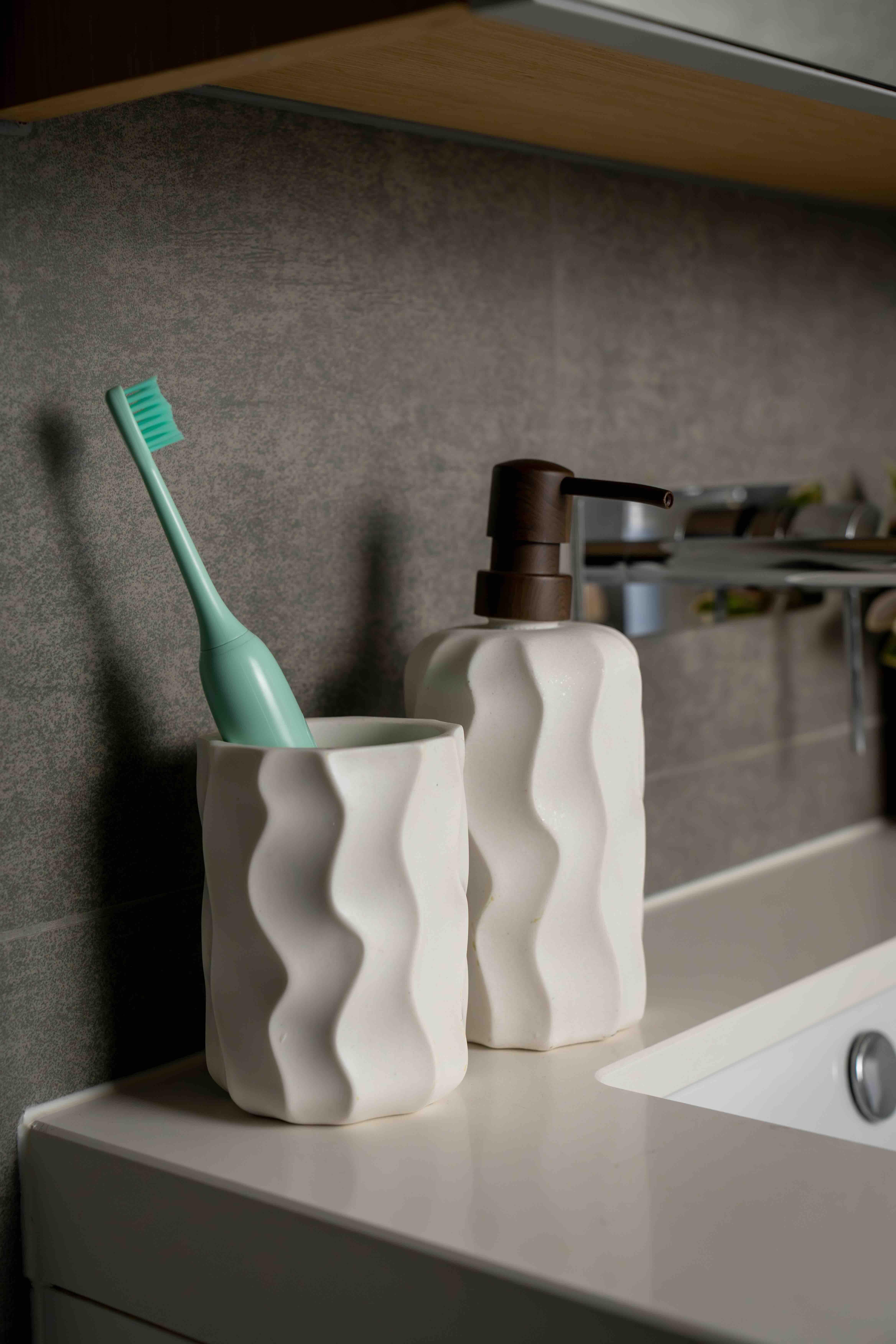 Bathroom dispenser set
