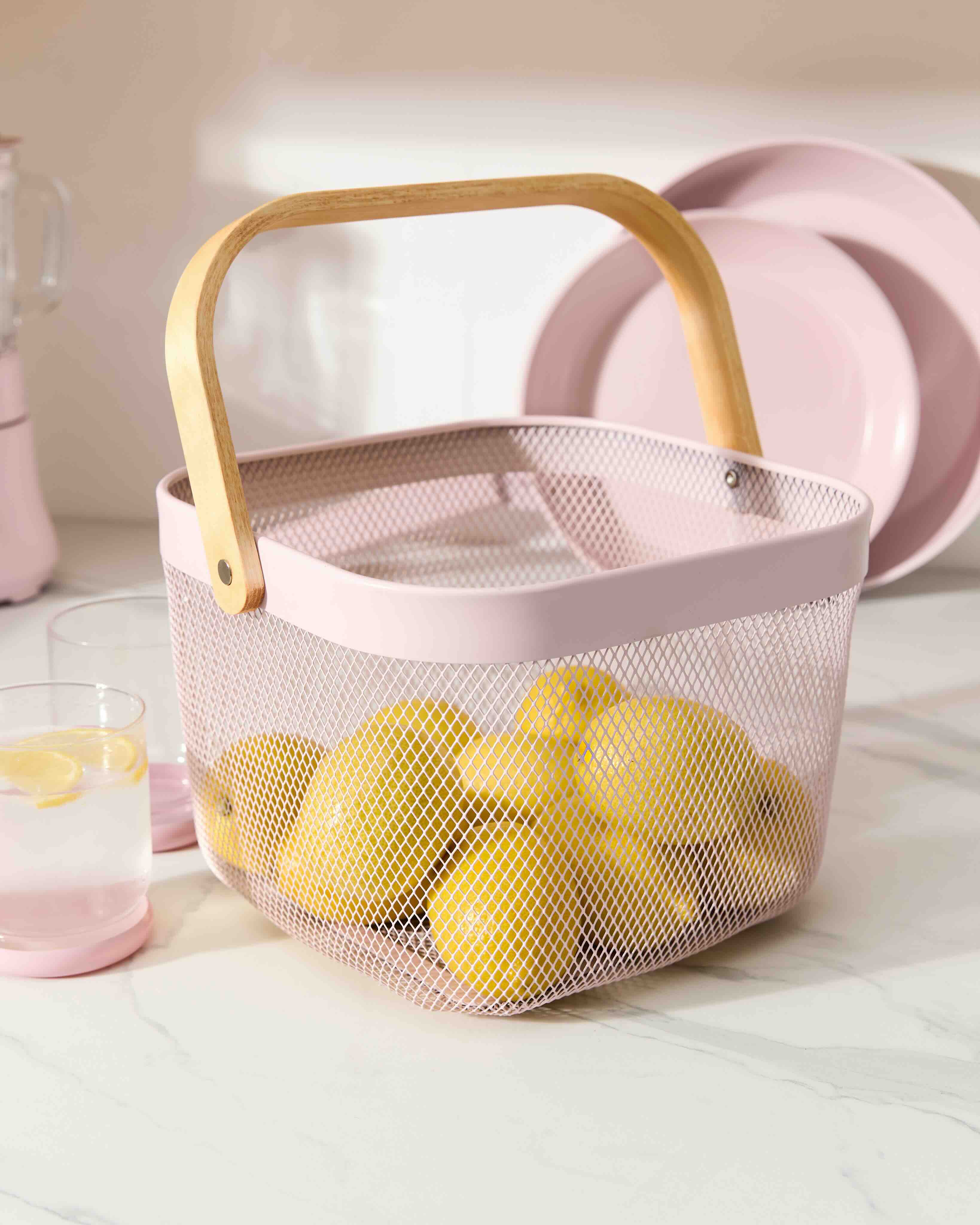 Kitchen basket and lemons